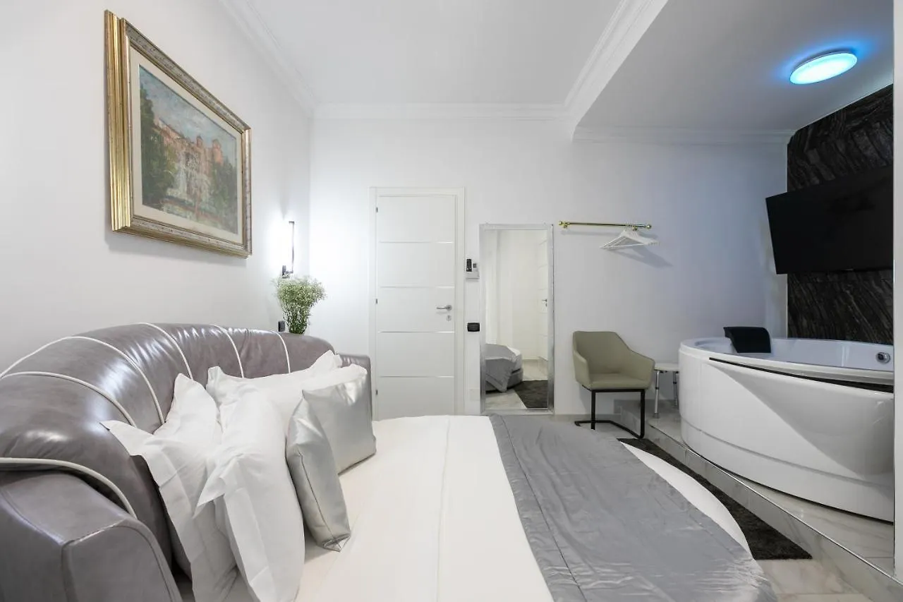 Gregorio VII Luxury Suites San Damaso Rome 2*,